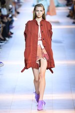 ロベルト カヴァリ 2016年春夏コレクション - 新生カヴァリウーマンのハンティングパーティー｜写真3