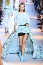 ロベルト カヴァリ 2016年春夏コレクション - 新生カヴァリウーマンのハンティングパーティー｜写真8