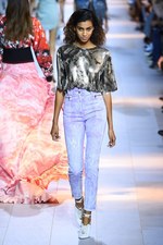 ロベルト カヴァリ 2016年春夏コレクション - 新生カヴァリウーマンのハンティングパーティー｜写真17