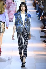 ロベルト カヴァリ 2016年春夏コレクション - 新生カヴァリウーマンのハンティングパーティー｜写真18