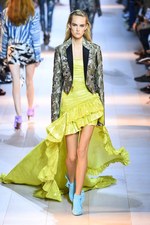 ロベルト カヴァリ 2016年春夏コレクション - 新生カヴァリウーマンのハンティングパーティー｜写真24