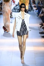 ロベルト カヴァリ 2016年春夏コレクション - 新生カヴァリウーマンのハンティングパーティー｜写真40