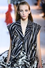 ロベルト カヴァリ 2016年春夏コレクション - 新生カヴァリウーマンのハンティングパーティー｜写真45