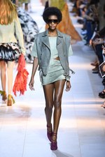 ロベルト カヴァリ 2016年春夏コレクション - 新生カヴァリウーマンのハンティングパーティー｜写真49