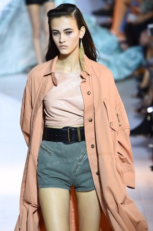 ロベルト カヴァリ 2016年春夏コレクション - 新生カヴァリウーマンのハンティングパーティー｜写真7