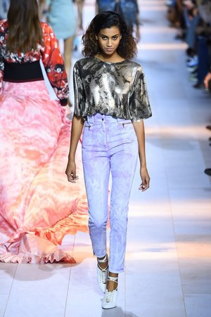 ロベルト カヴァリ 2016年春夏コレクション - 新生カヴァリウーマンのハンティングパーティー｜写真17