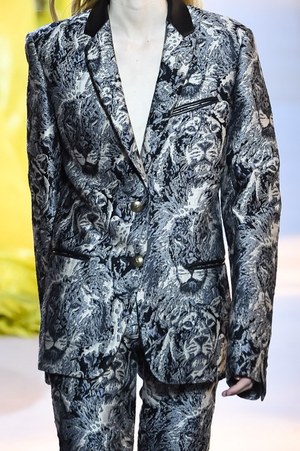 ロベルト カヴァリ 2016年春夏コレクション - 新生カヴァリウーマンのハンティングパーティー｜写真26