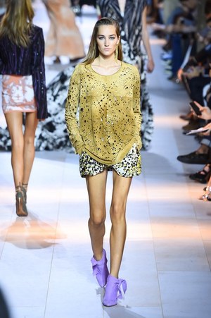 ロベルト カヴァリ 2016年春夏コレクション - 新生カヴァリウーマンのハンティングパーティー｜写真42