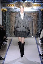 モダンに進化を続けるサンローラン スタイル、イヴ・サンローラン(Yves Saint Laurent) 2011-2012年秋冬コレクション｜写真3