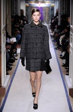 モダンに進化を続けるサンローラン スタイル、イヴ・サンローラン(Yves Saint Laurent) 2011-2012年秋冬コレクション｜写真7