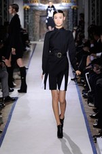 モダンに進化を続けるサンローラン スタイル、イヴ・サンローラン(Yves Saint Laurent) 2011-2012年秋冬コレクション｜写真10