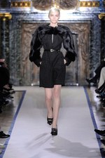 モダンに進化を続けるサンローラン スタイル、イヴ・サンローラン(Yves Saint Laurent) 2011-2012年秋冬コレクション｜写真15