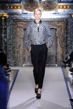 モダンに進化を続けるサンローラン スタイル、イヴ・サンローラン(Yves Saint Laurent) 2011-2012年秋冬コレクション｜写真19