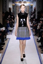 モダンに進化を続けるサンローラン スタイル、イヴ・サンローラン(Yves Saint Laurent) 2011-2012年秋冬コレクション｜写真21