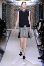 モダンに進化を続けるサンローラン スタイル、イヴ・サンローラン(Yves Saint Laurent) 2011-2012年秋冬コレクション｜写真24