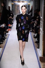 モダンに進化を続けるサンローラン スタイル、イヴ・サンローラン(Yves Saint Laurent) 2011-2012年秋冬コレクション｜写真27