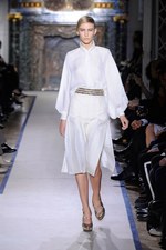 モダンに進化を続けるサンローラン スタイル、イヴ・サンローラン(Yves Saint Laurent) 2011-2012年秋冬コレクション｜写真32