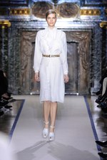 モダンに進化を続けるサンローラン スタイル、イヴ・サンローラン(Yves Saint Laurent) 2011-2012年秋冬コレクション｜写真33