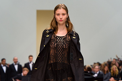 ベネディクト・カンバーバッチ｜バーバリー プローサム 2016年春夏コレクション - イギリス王室の気品は、機能的なスタイルとして