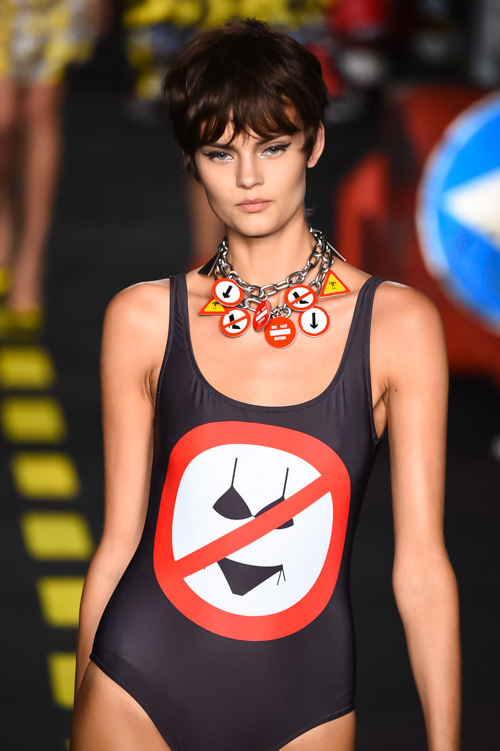 モスキーノ(MOSCHINO) 2016年春夏ウィメンズコレクション  - 写真59