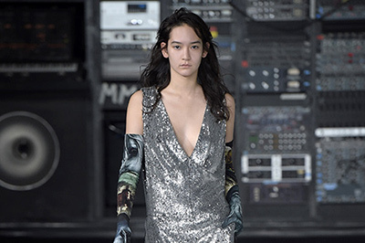 エムエム6 メゾン マルジェラ 2016年春夏コレクション - 相反する要素の共鳴から生まれる美