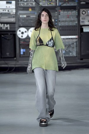 エムエム6 メゾン マルジェラ 16年春夏コレクション 相反する要素の共鳴から生まれる美 ファッションプレス