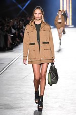 ヴェルサーチ 2016年春夏コレクション - 艶のあるサファリルック｜写真5