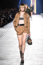 ヴェルサーチ 2016年春夏コレクション - 艶のあるサファリルック｜写真6