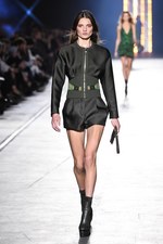 ヴェルサーチ 2016年春夏コレクション - 艶のあるサファリルック｜写真9