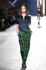 ヴェルサーチ 2016年春夏コレクション - 艶のあるサファリルック｜写真14