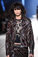 ヴェルサーチ 2016年春夏コレクション - 艶のあるサファリルック｜写真32