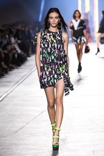 ヴェルサーチ 2016年春夏コレクション - 艶のあるサファリルック｜写真64