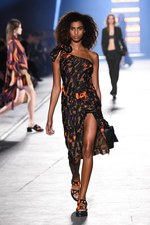 ヴェルサーチ 2016年春夏コレクション - 艶のあるサファリルック｜写真74