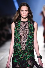 ヴェルサーチ 2016年春夏コレクション - 艶のあるサファリルック｜写真79