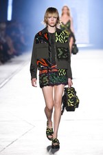 ヴェルサーチ 2016年春夏コレクション - 艶のあるサファリルック｜写真92