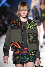 ヴェルサーチ 2016年春夏コレクション - 艶のあるサファリルック｜写真93