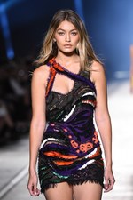 ヴェルサーチ 2016年春夏コレクション - 艶のあるサファリルック｜写真98