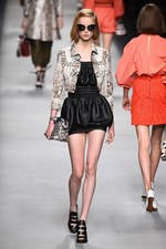 フェンディ 2016年春夏コレクション - 色彩とシルエットの移り変わりで魅せる、女性の二面性｜写真10