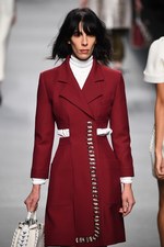 フェンディ 2016年春夏コレクション - 色彩とシルエットの移り変わりで魅せる、女性の二面性｜写真15