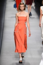 フェンディ 2016年春夏コレクション - 色彩とシルエットの移り変わりで魅せる、女性の二面性｜写真19