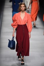 フェンディ 2016年春夏コレクション - 色彩とシルエットの移り変わりで魅せる、女性の二面性｜写真22