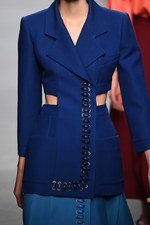 フェンディ 2016年春夏コレクション - 色彩とシルエットの移り変わりで魅せる、女性の二面性｜写真24