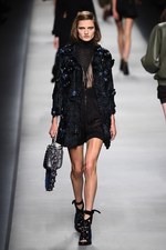 フェンディ 2016年春夏コレクション - 色彩とシルエットの移り変わりで魅せる、女性の二面性｜写真50