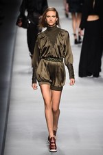 フェンディ 2016年春夏コレクション - 色彩とシルエットの移り変わりで魅せる、女性の二面性｜写真56