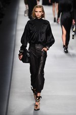 フェンディ 2016年春夏コレクション - 色彩とシルエットの移り変わりで魅せる、女性の二面性｜写真57