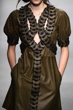 フェンディ 2016年春夏コレクション - 色彩とシルエットの移り変わりで魅せる、女性の二面性｜写真60