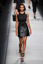 フェンディ 2016年春夏コレクション - 色彩とシルエットの移り変わりで魅せる、女性の二面性｜写真61