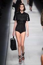 フェンディ 2016年春夏コレクション - 色彩とシルエットの移り変わりで魅せる、女性の二面性｜写真62