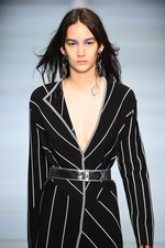 アンテプリマ 2016年春夏コレクション - 透け感と柄遊びで引き出す、女性本来の美しさ｜写真2