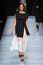 アンテプリマ 2016年春夏コレクション - 透け感と柄遊びで引き出す、女性本来の美しさ｜写真4